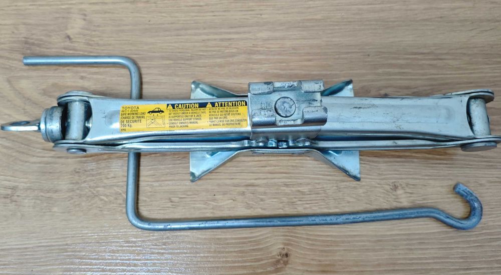 Домкрат Toyota оригинал