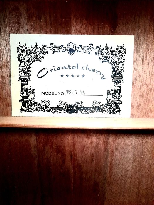 Akustik gitara sotiladi Oriental Cherry!