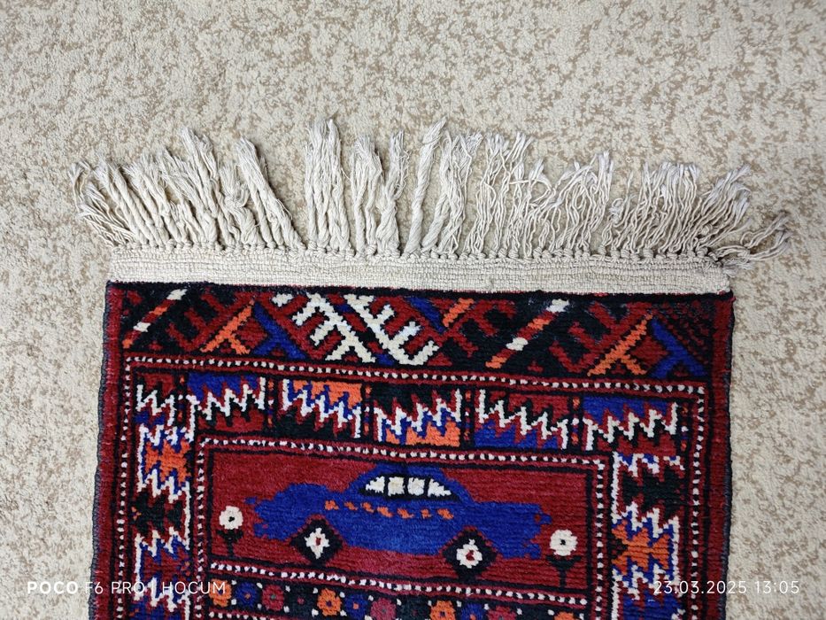 Коврик 102 см *53 см. Надпись с пожеланием счастья , символами достата