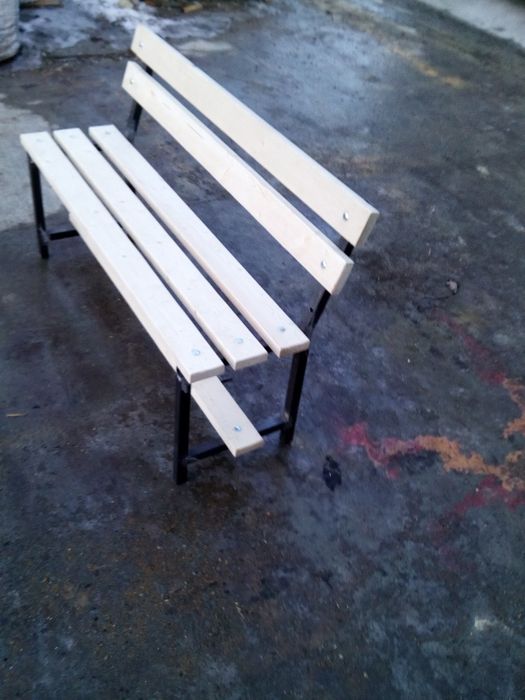 Мебели от метал и дърво