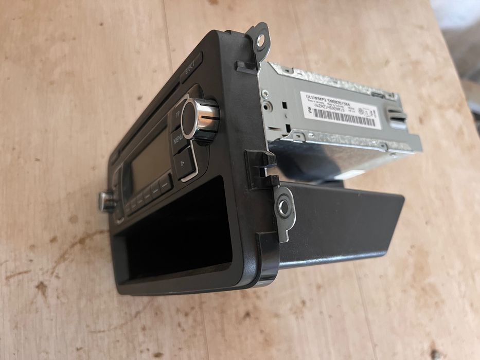 Оригинално радио 2 броя за Голф 5/6 Туран Кади