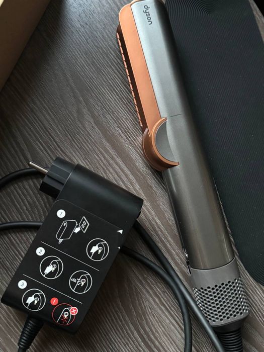 Фен выпрямитель Dyson AirStrait