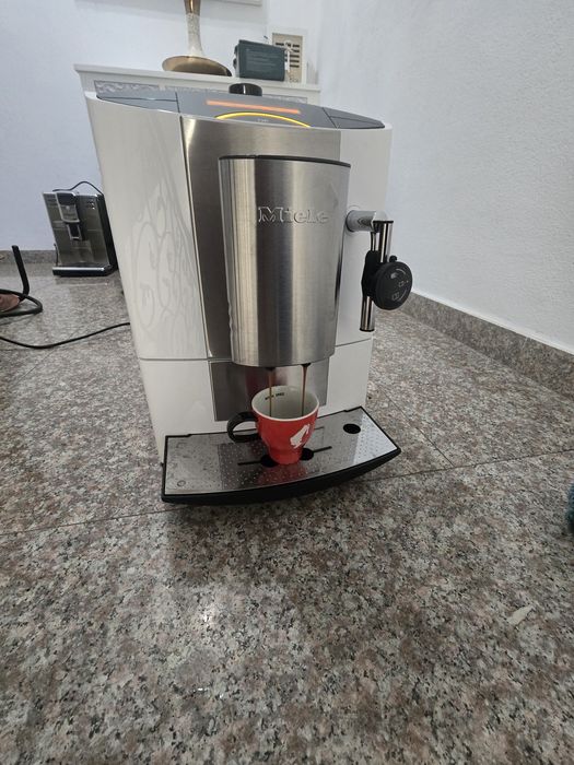 Кафемашина Miele Cm5100