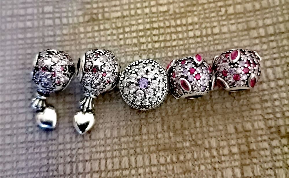 Шест прекрасни нови мурана и няколко сребърни талисмана