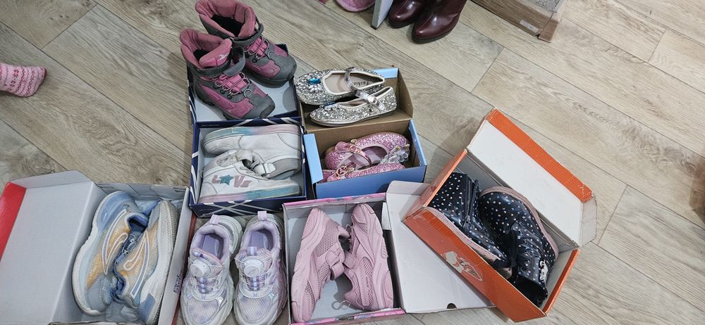 Одежда и обувь на девочку 3-5 лет