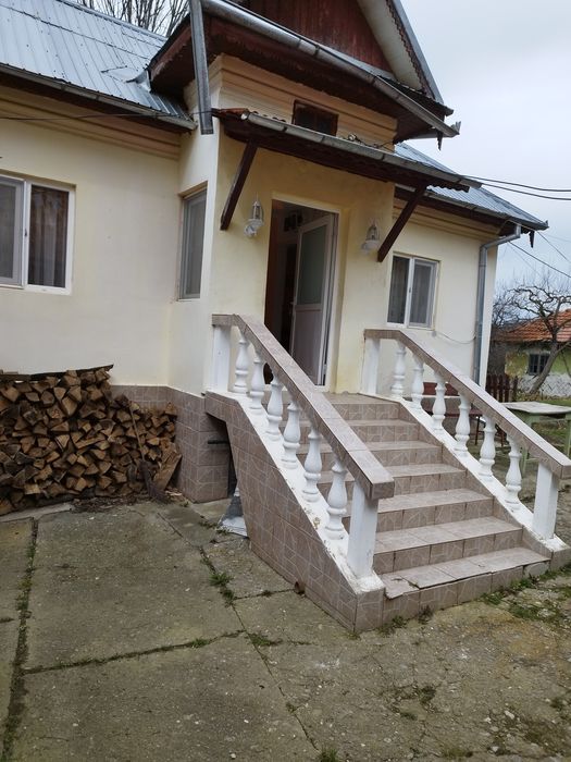 Vând casă in comuna Văleni Dambovita