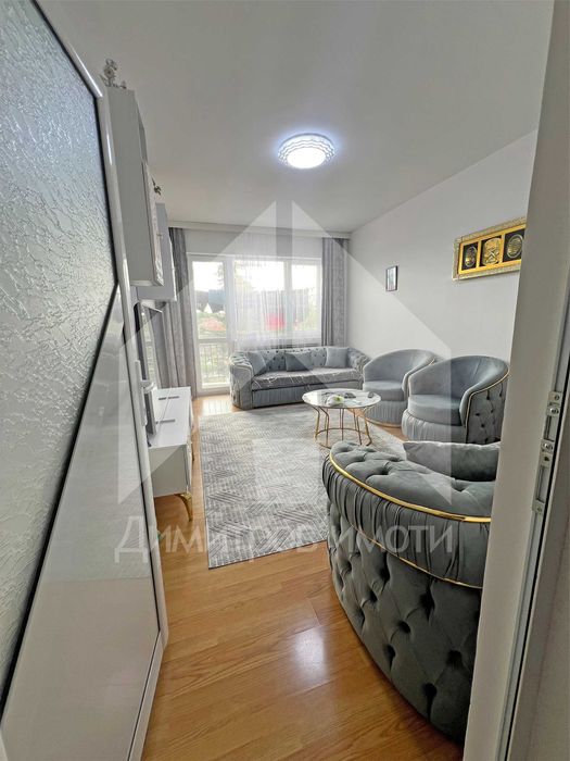 Продава двустаен апартамент готов за живеене - гр. Вълчи дол. Център.