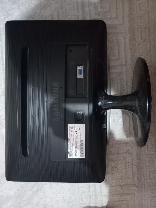 Монитор Samsung 2010