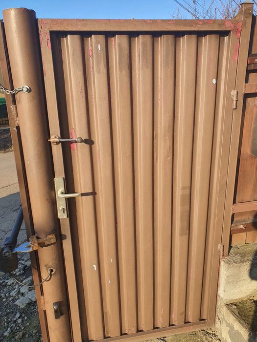 Tablă pentru porți