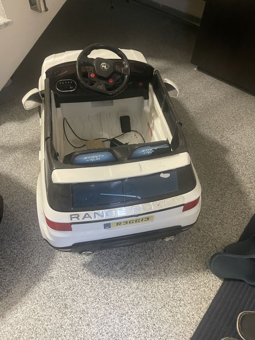 Детска акумлаторна кола