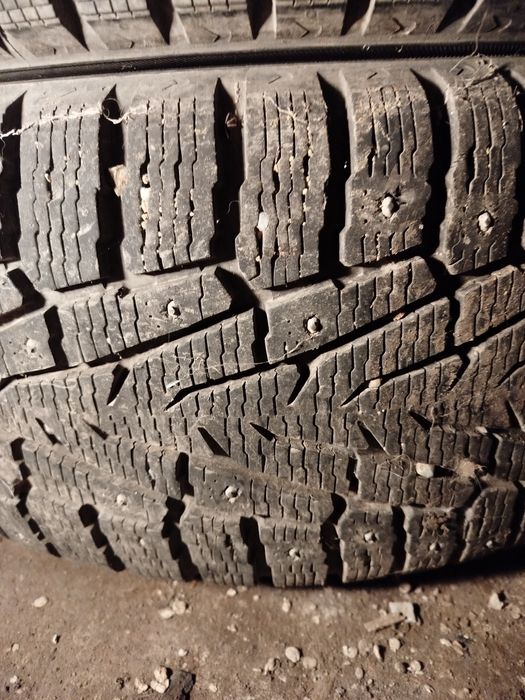Продам комплект шин