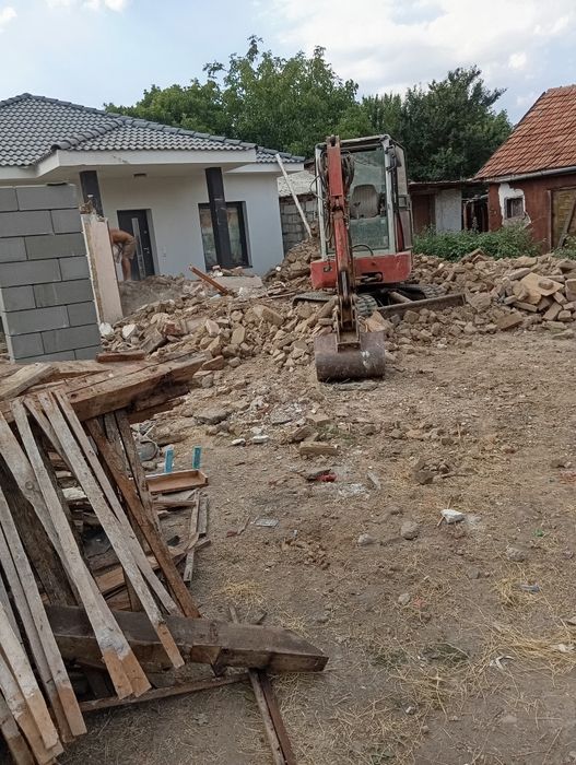 Săpături mecanizate și amenajări spatii verzi