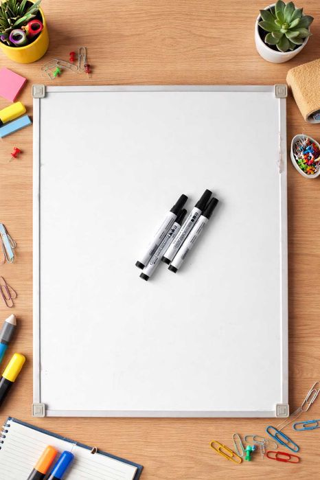 Продам магнитно-маркерную доску с маркерами.