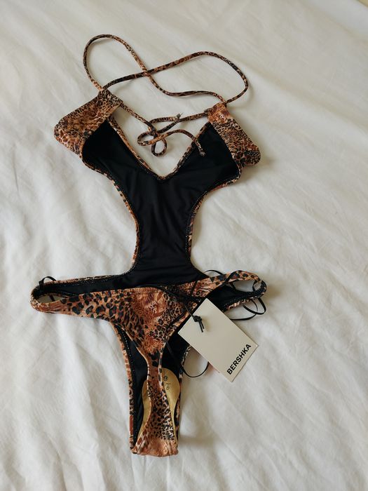 Бански Bershka-30лв.