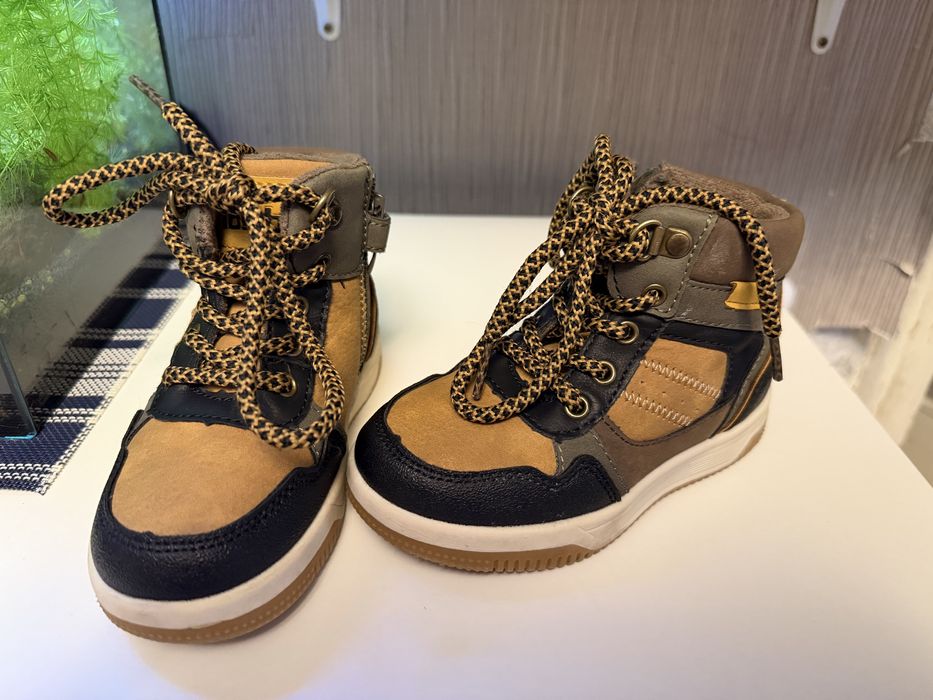 Ботинки весение 26р