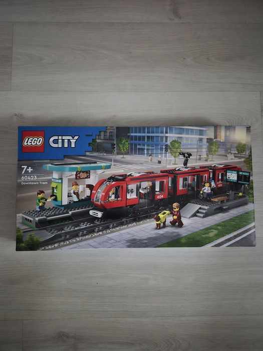 LEGO City – Stație și Tramvai în Centrul Orașului (60423) 811 piese