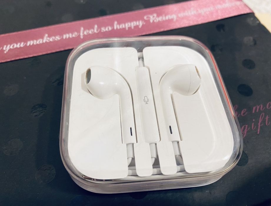 Casti originale Apple