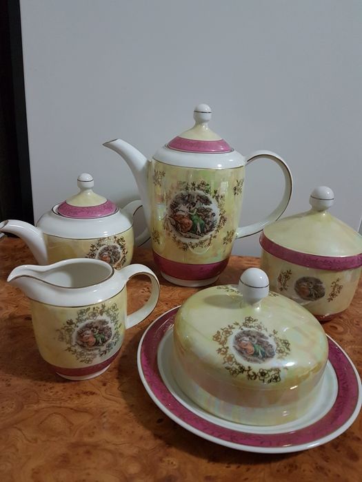 Продаем сервиз и бокалы