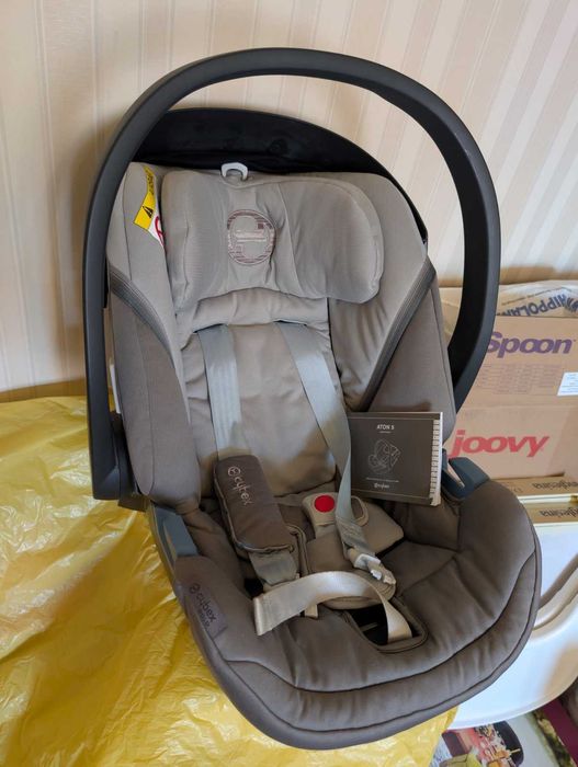 Столче/кошница за кола Cybex с Isofix база, дъждобран и комарник