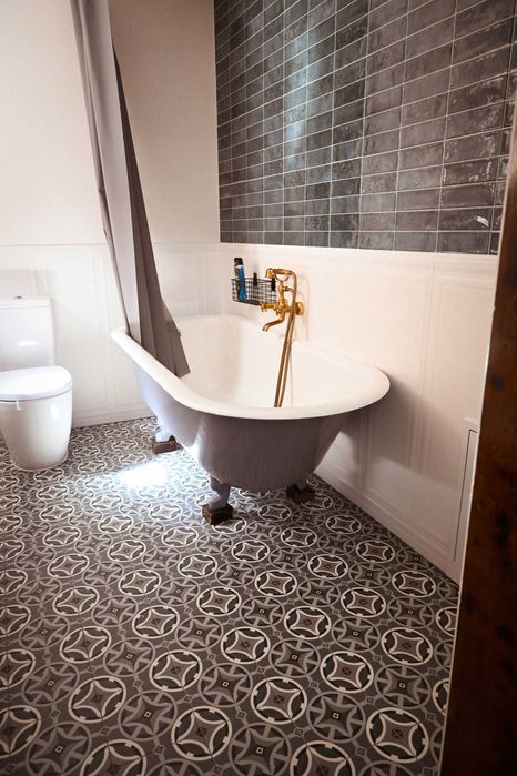 Ofer spre inchiriere casa nou renovata. 160 mp. Central. Lugoj.