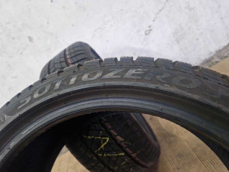 2 Pirelli R18 225/40/ 
зимни гуми 
DOT2820