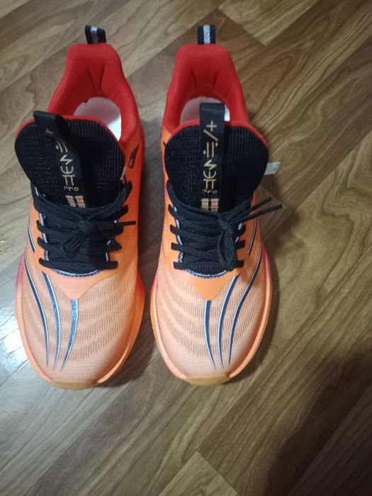 Кроссовки для бега