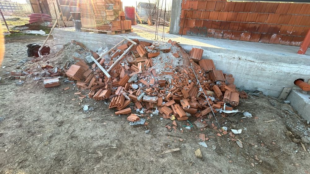 Debarasare Moloz vrac sau la sac mobila apartament gunoi subsol