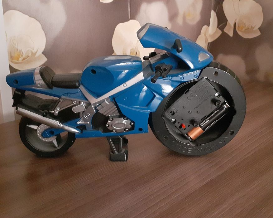 Часы настольные в форме мотоцикла