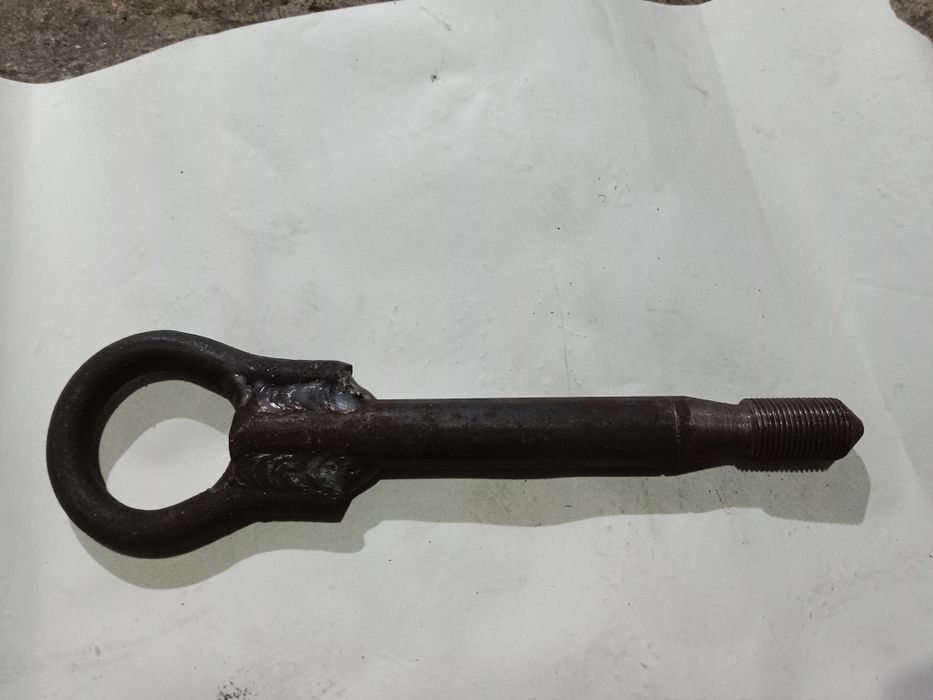 Крюг буксировочный