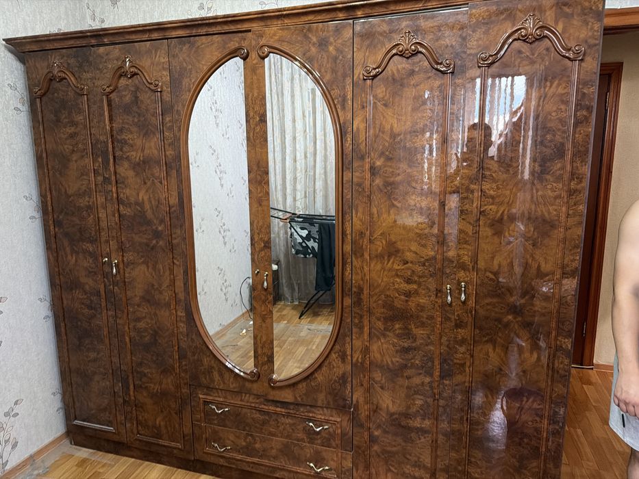 Продам спальный гарнитур