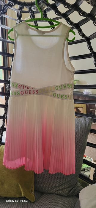 Оригинална красива рокля на Guess