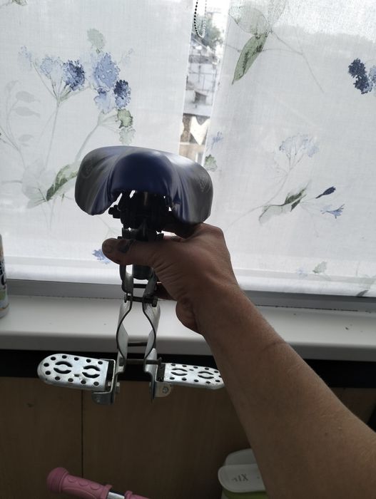 Продам седушку детскую