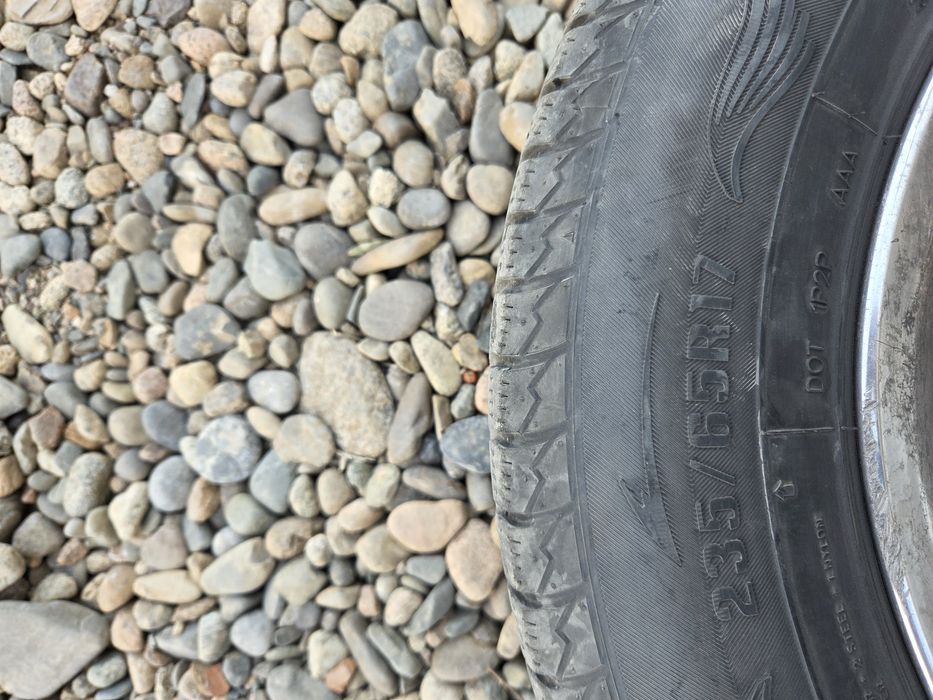 Зимние шины 235/65/R17