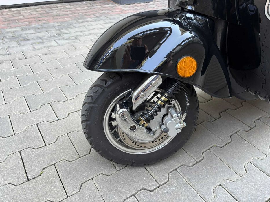 MOTORETTA Plus 2000W с куфар • 2 батерии • Гаражна, на 4000 км