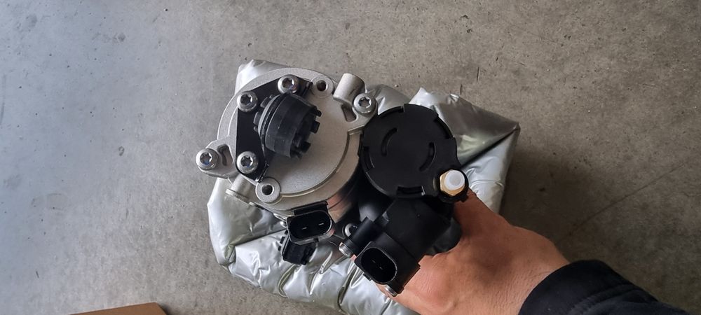 Compresor suspensie aer Mercedes S-Class w221