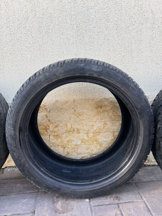 Set 4 Anvelope Iarnă 245/40 R18 - Profil Foarte Bun (Dunlop & Tomket)