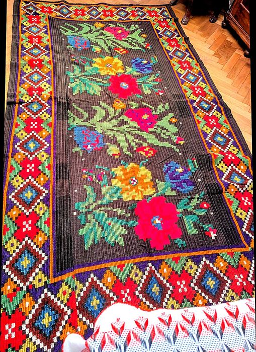 Covor românesc  (2.83m x 1.63m) cusut manual cu lana– piesă decor rară