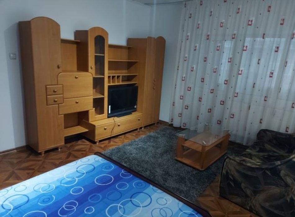 Ofer spre inchiriere apartament 2 camere, în centru