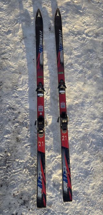 Продам горные лыжи