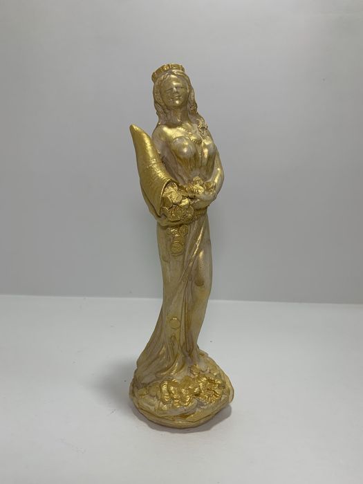 Статуэтки ручной работы