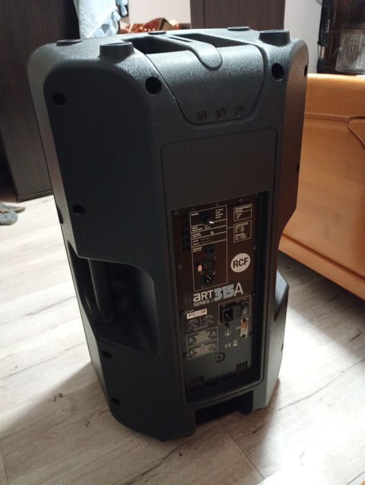 Vând boxă activă  RCF art315A