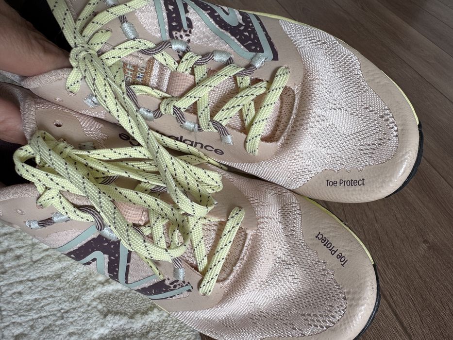 Adidasi New balance 40
