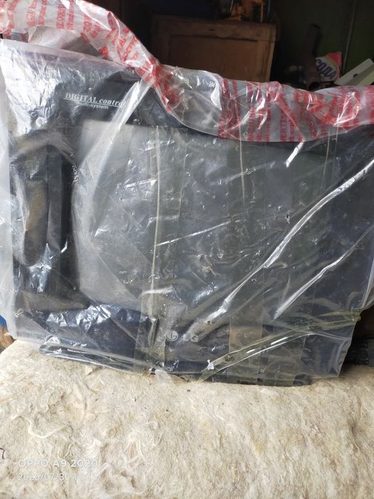 Телевизор второй маленький в подарок