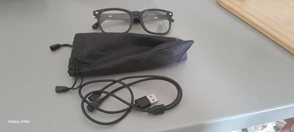 Vând ochelari inteligenți cu funcți de telefon,control prin touch,musică,asistentmi  vocal