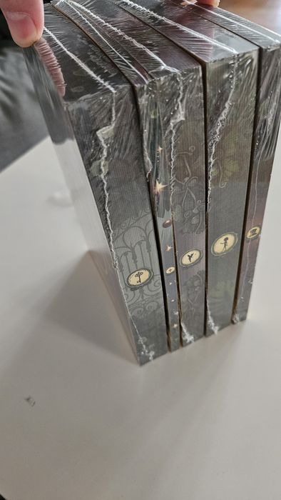 Vand carti cu folio si canturi ilustrate