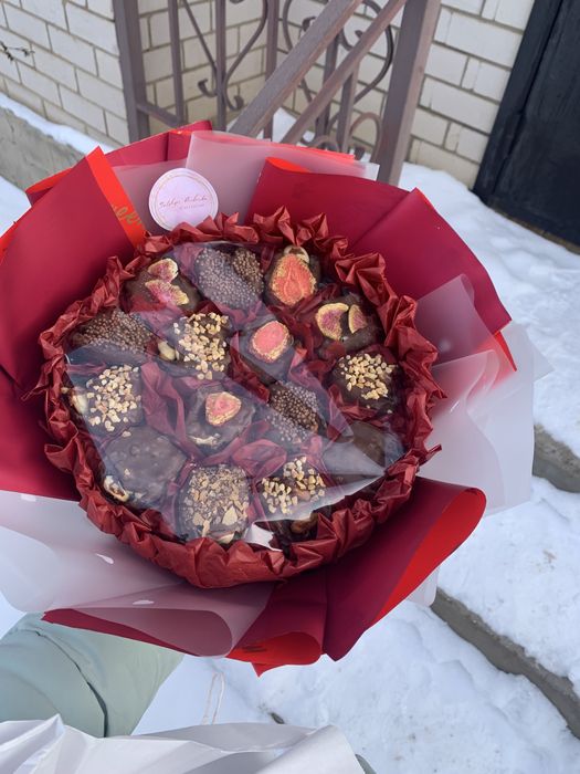 Клубника в шоколаде, есть Kaspi red