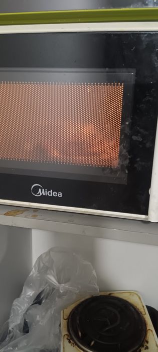 Микроволновка Midea