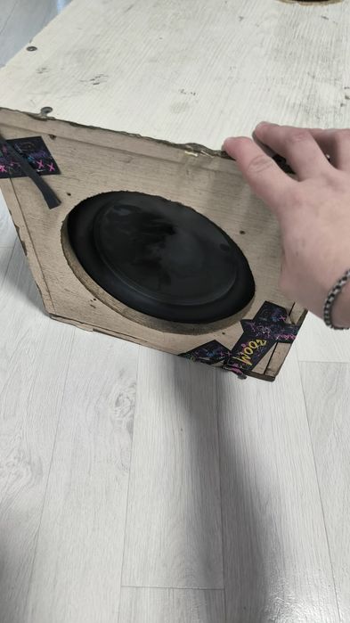 Продам саб с усилителем