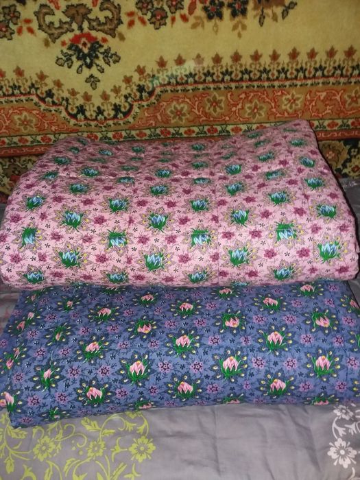 Дом     и      Сад  .  Одеяло  верблюжье .  Подушки