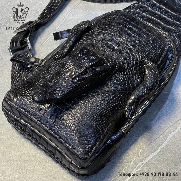 В наличии сумка из кожи крокодила с его настоящей головой